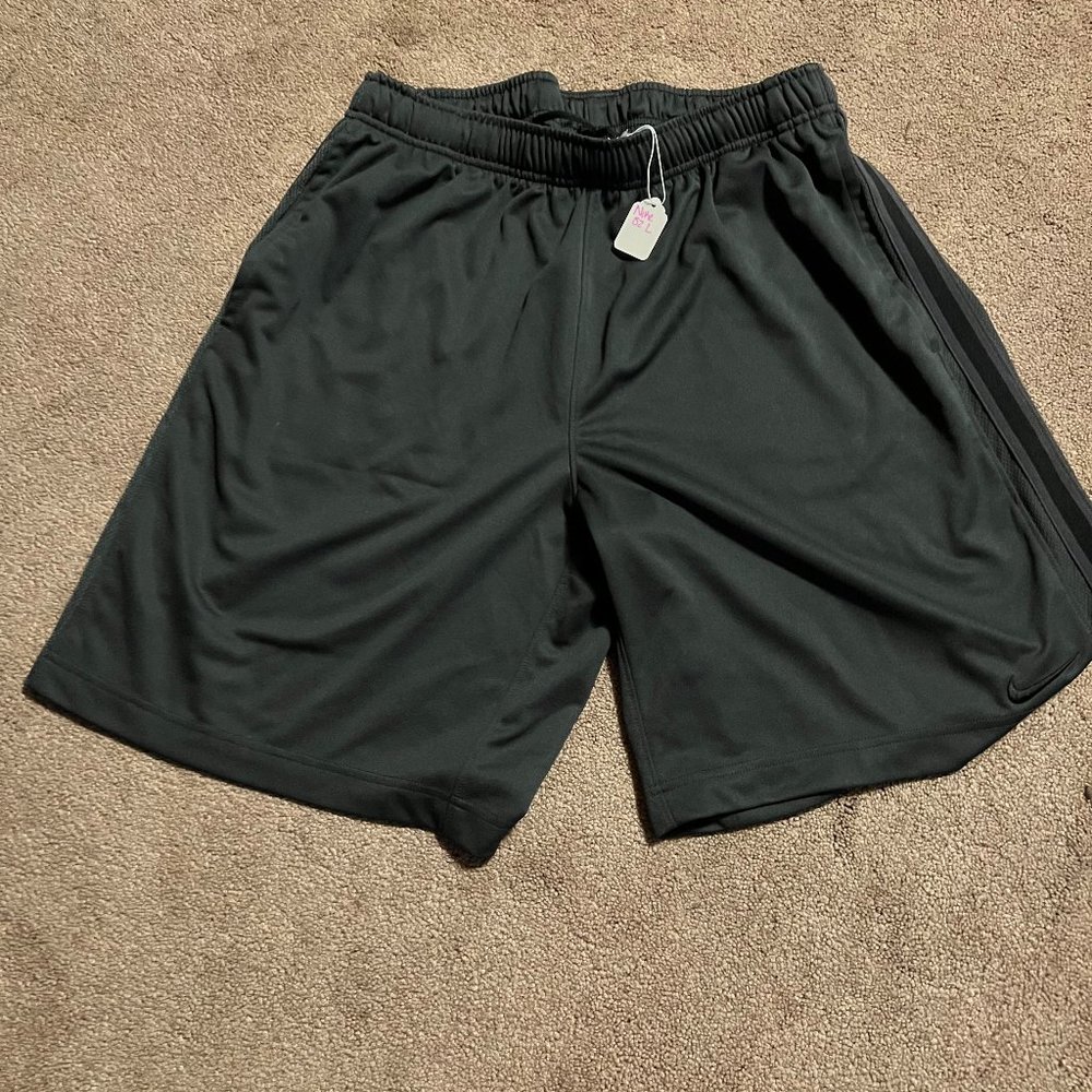 Nike basketball shorts size large
